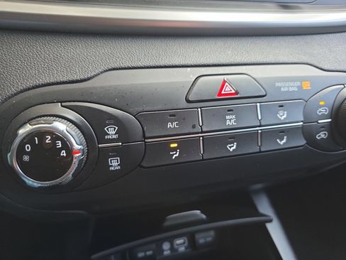 Used 2017 Kia Sorento L image 15