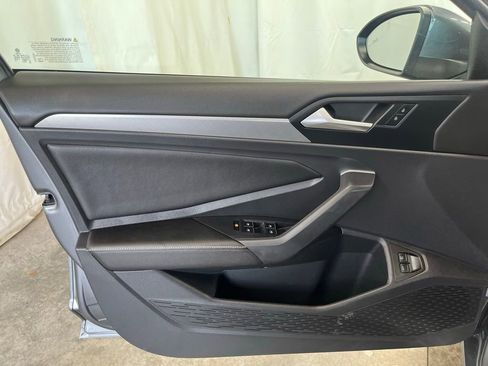 Certified 2022 Volkswagen Jetta SE image 10