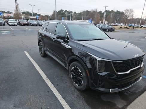 Certified 2024 Kia Sorento S image 3