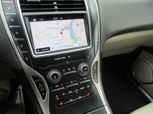 Used 2016 Lincoln MKX Select w/ Select Plus Package FWD image 18