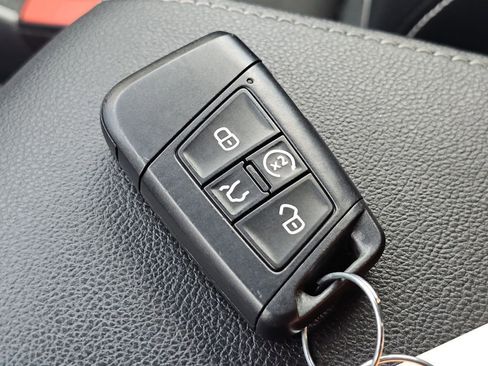 Used 2022 Volkswagen Tiguan SEL R-Line AWD/4WD image 32