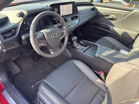 Used 2024 Lexus ES 350 w/ Accessory Package (Z1) image 17