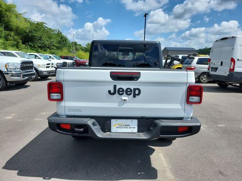 New 2025 Jeep Gladiator Sport image 4