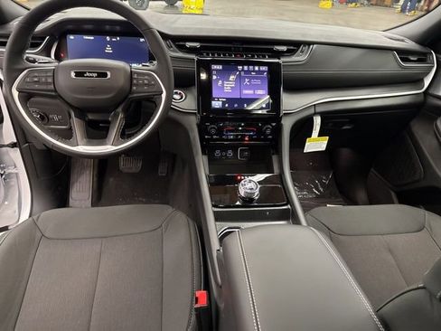 New 2026 Jeep Grand Cherokee Laredo image 8