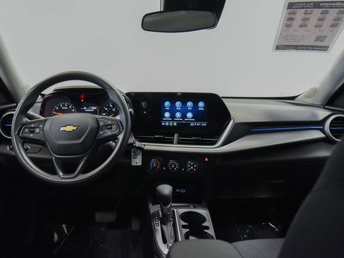 Used 2024 Chevrolet Trax LS w/ LS Convenience Package FWD image 30