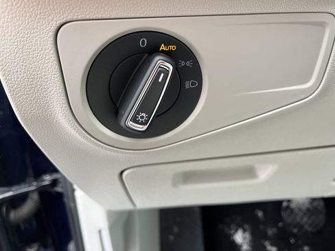 Used 2022 Volkswagen Tiguan SE image 19