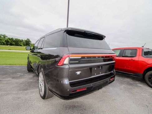 Used 2025 Lincoln Navigator Reserve AWD/4WD image 4