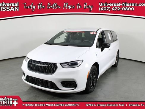Used 2024 Chrysler Pacifica Limited FWD image 1