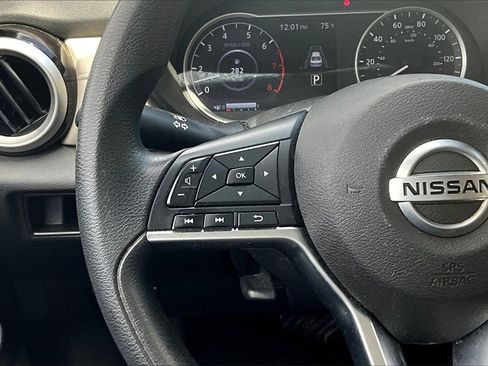 Used 2021 Nissan Versa SV image 17