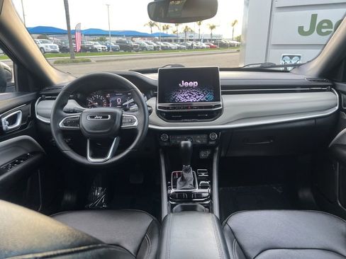 Used 2025 Jeep Compass Limited image 42