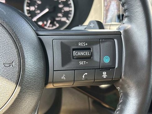 Used 2024 Nissan Pathfinder SV AWD/4WD image 22