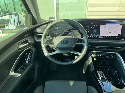 Certified 2025 Audi Q5 2.0T Premium Plus w/ Premium Plus image 12