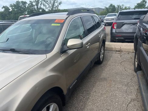 Used 2010 Subaru Outback 2.5i Limited AWD/4WD image 7