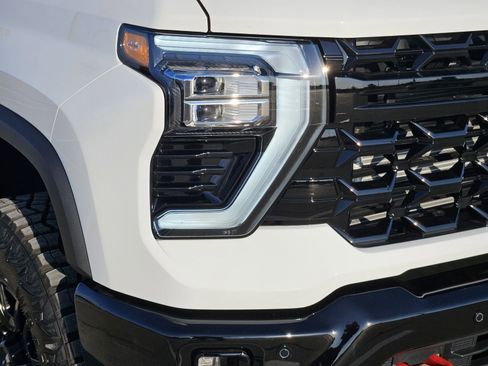 New 2026 Chevrolet Silverado 2500 ZR2 AWD/4WD image 10