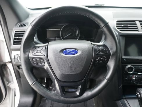 Used 2018 Ford Explorer XLT w/ Equipment Group 202A FWD image 17
