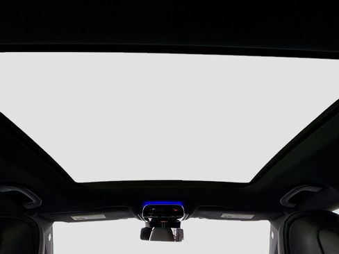 Used 2025 Mercedes-Benz GLC 300 4MATIC w/ AMG Line image 23