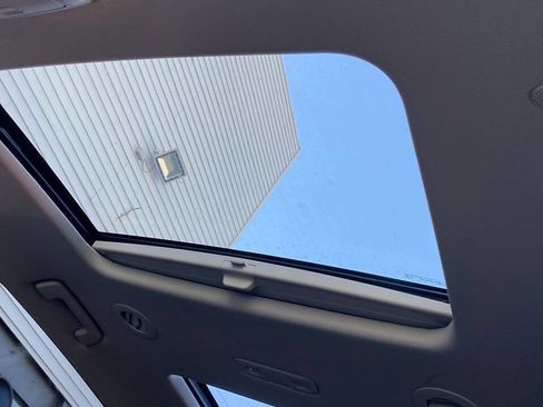 Used 2021 Buick Enclave Avenir AWD/4WD image 38