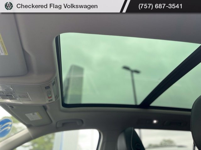 Used 2022 Volkswagen Tiguan SE w/ Panoramic Sunroof Package AWD/4WD image 21
