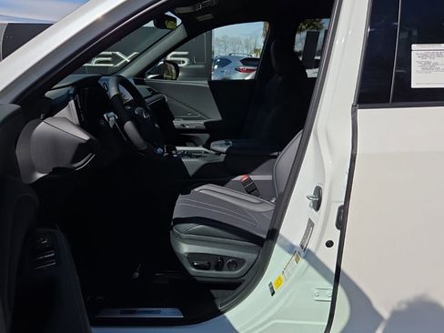 New 2026 Lexus TX 500h AWD image 4