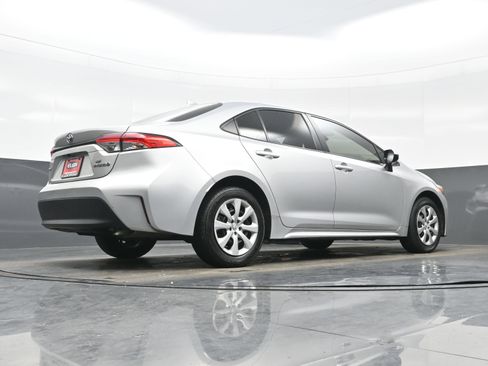 Used 2023 Toyota Corolla LE image 29