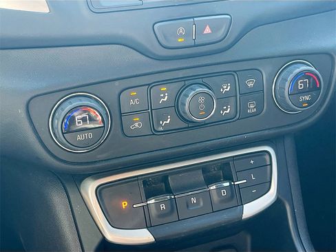 Certified 2024 GMC Terrain SLE w/ Driver Convenience Package image 12