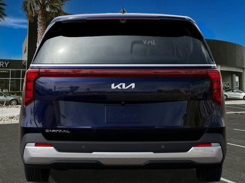New 2026 Kia Carnival LX image 15
