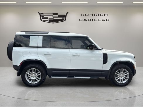 Used 2025 Land Rover Defender 110 S AWD/4WD image 4
