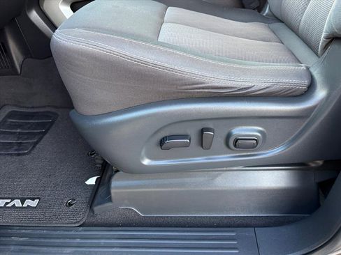 Used 2024 Nissan Titan SV w/ SV Convenience Package image 18