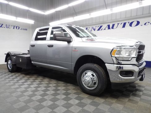 Used 2024 RAM 3500 Tradesman w/ Chrome Appearance Group AWD/4WD image 3