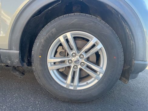 Used 2020 Ford Explorer XLT w/ Equipment Group 202A image 12