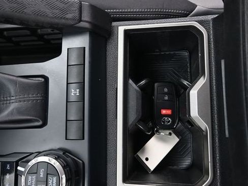 Used 2024 Toyota Tacoma TRD Off-Road image 23