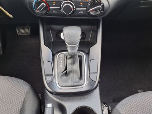 Used 2025 Kia Soul LX w/ LX Technology Package FWD image 29