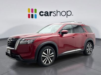 Used 2024 Nissan Pathfinder Platinum w/ Cargo Package