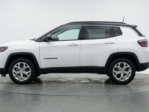 Used 2025 Jeep Compass Latitude image 5