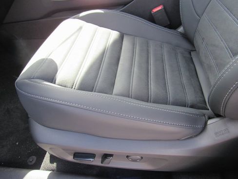 New 2025 Mitsubishi Outlander SE image 14