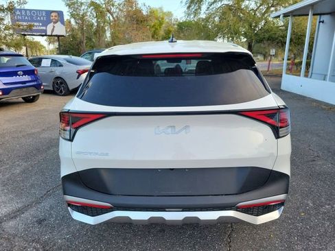 Used 2025 Kia Sportage LX image 8