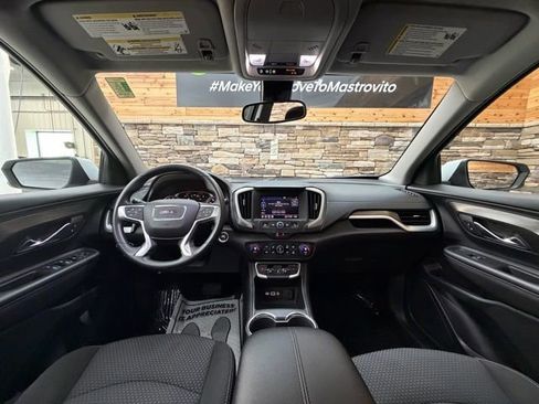 Used 2022 GMC Terrain SLE w/ Driver Convenience Package image 16