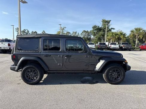 Used 2025 Jeep Wrangler Unlimited Sport AWD/4WD image 2