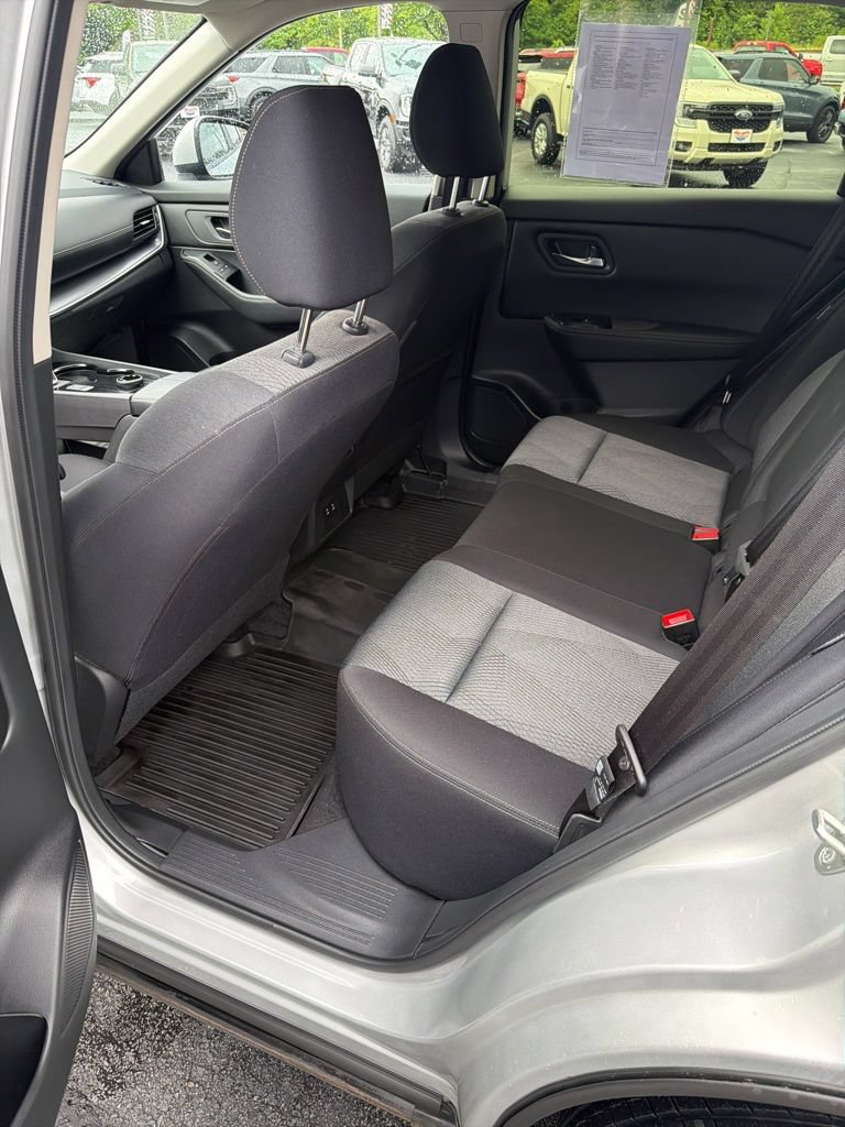 Used 2024 Nissan Rogue SV AWD/4WD image 15