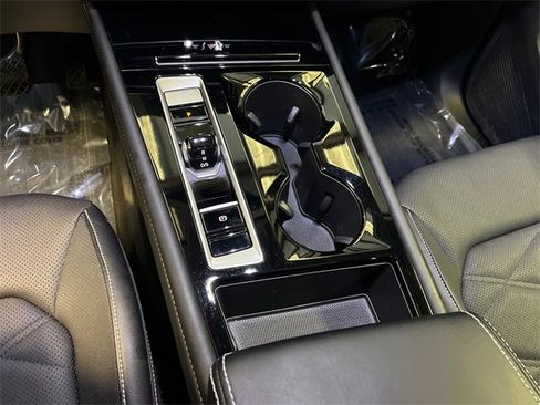 Certified 2025 Volkswagen Atlas SE image 22