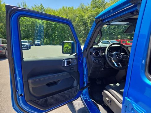 New 2026 Jeep Wrangler Unlimited Sahara AWD/4WD image 11