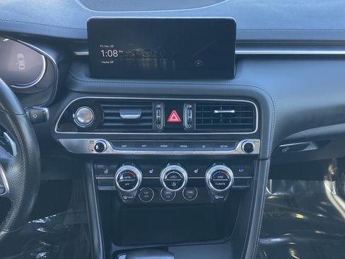 Used 2023 Genesis G70 2.0T image 21