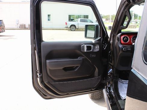 Used 2022 Jeep Wrangler Rubicon w/ Cold Weather Group image 10