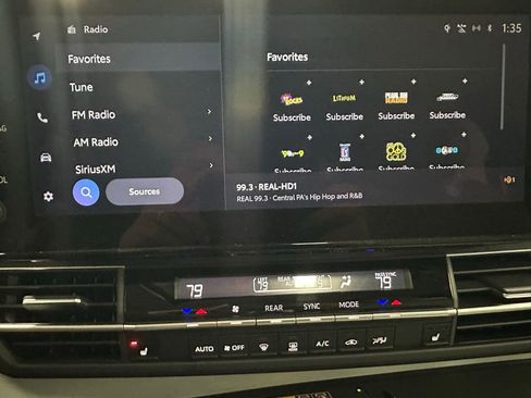 Used 2025 Toyota Sienna XLE image 27