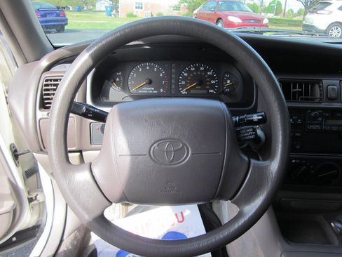 Used 1998 Toyota Avalon XL image 18