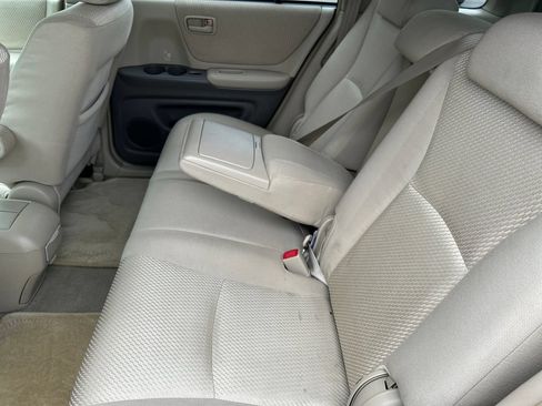 Used 2004 Toyota Highlander V6 AWD/4WD image 12