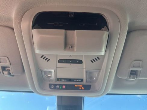 Used 2023 GMC Terrain SLT image 34