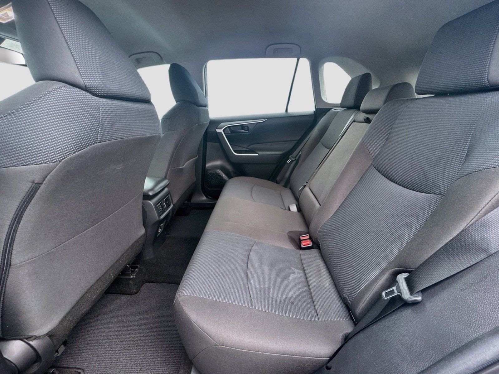 Used 2022 Toyota RAV4 LE AWD/4WD image 25