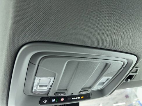 Used 2025 Chevrolet Silverado 1500 Custom image 31