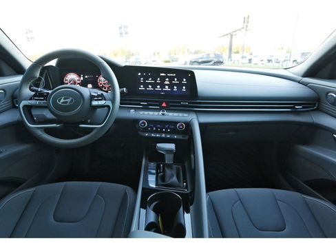 Certified 2025 Hyundai Elantra SEL image 12